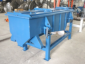 2層篩網(wǎng)，3個(gè)出料口，可將物料分成3種不同規(guī)格